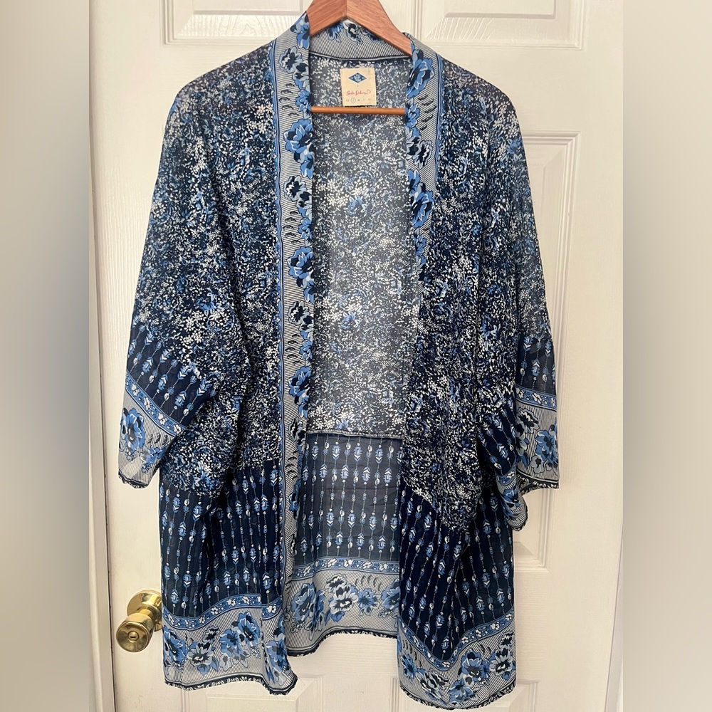 Sadie Robertson blue floral kimono